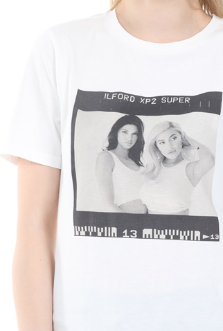 KENDALL + KYLIE-Γυναικείο t-shirt KENDALL + KYLIE PHOTO SQUARE λευκό